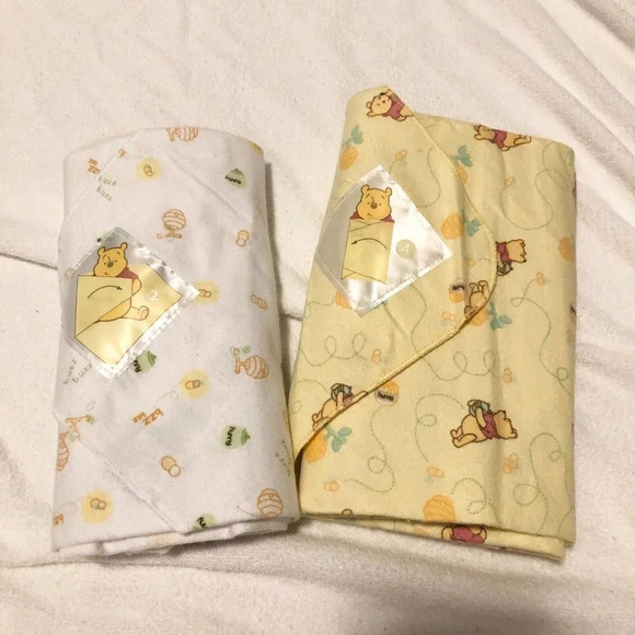 Winnie  the Pooh Baby Swaddles and Hooded Baby Towel Classic Pooh Disney Baby - Picture 2 of 16
